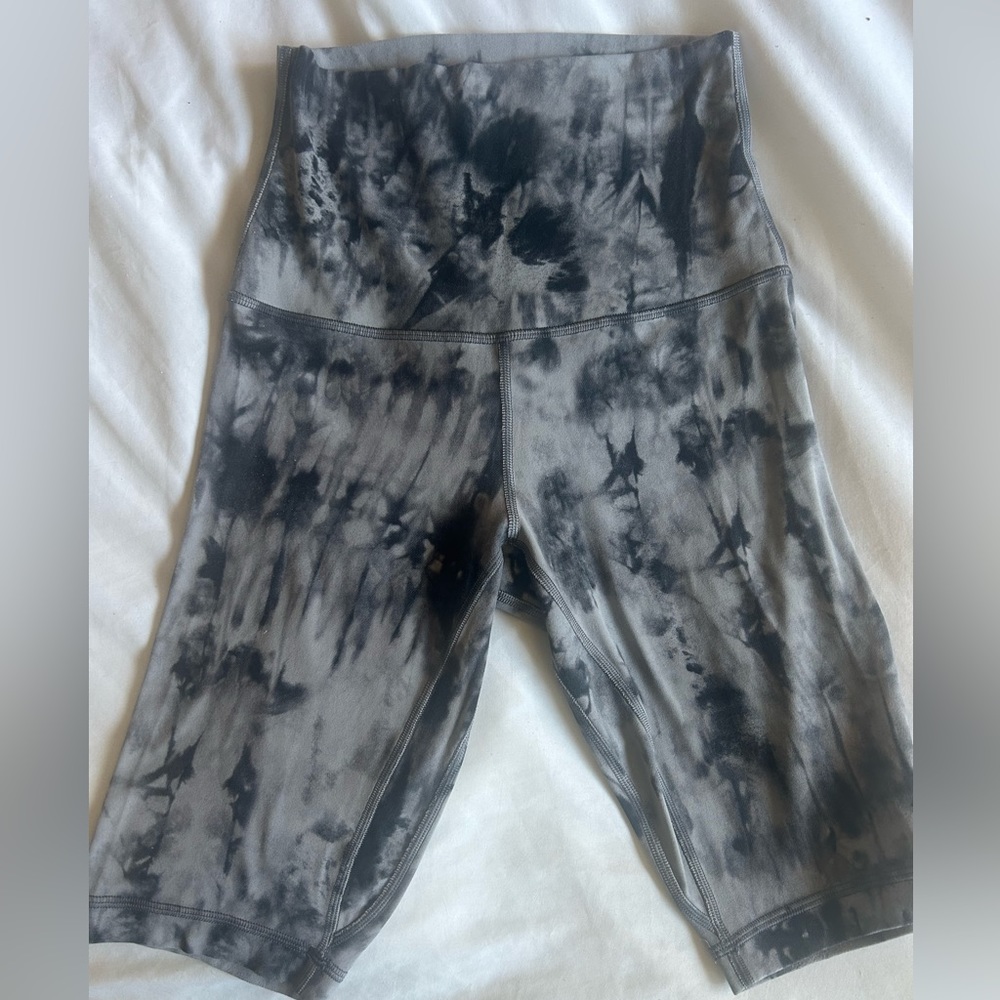 🖤 BACK AND GREY LULU LEMON BIKER SHORTS🖤